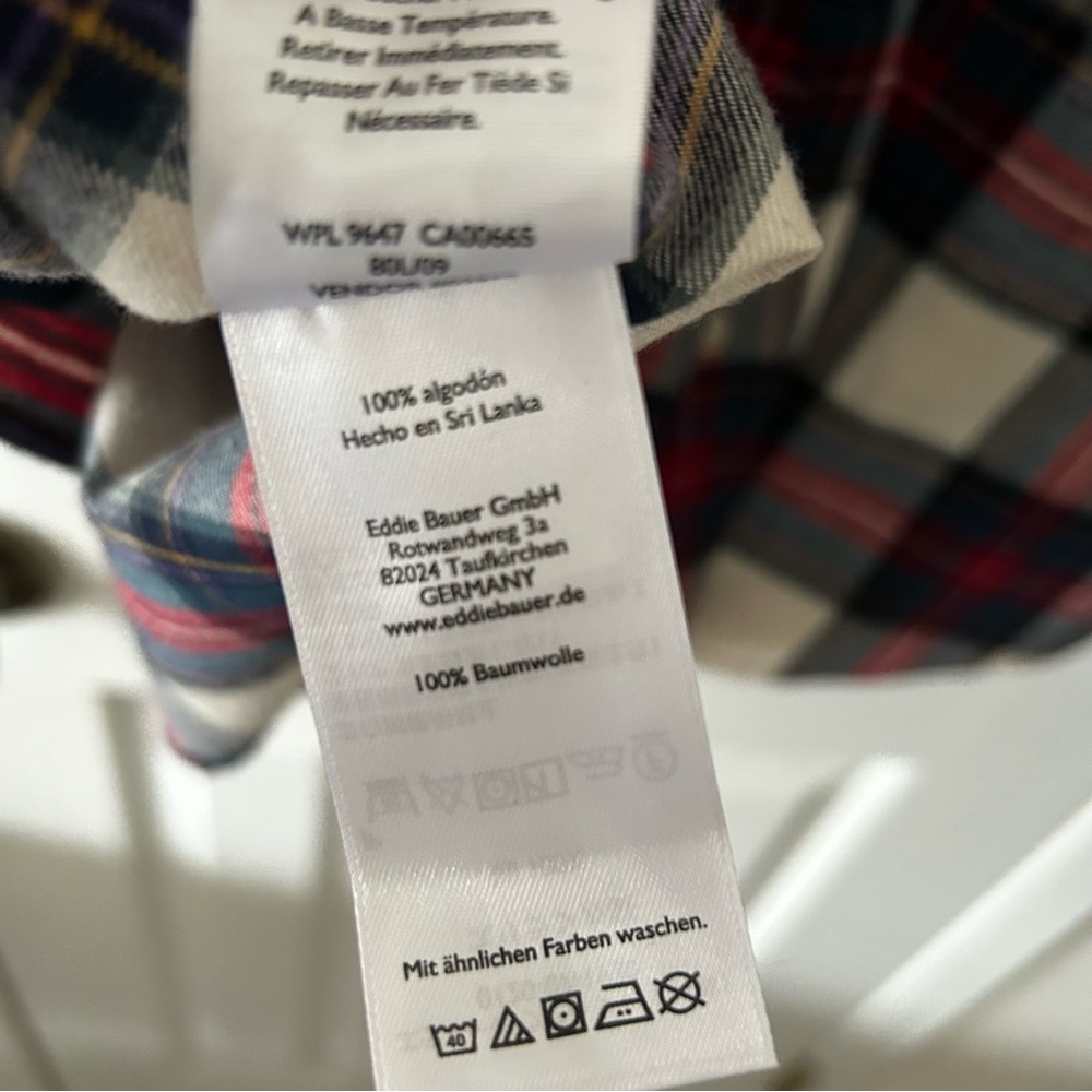 Woman’s Plaid Button-Up flannel Shirt.size L. In good contrition - Picture 5 of 5